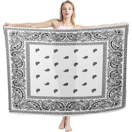 New Arrival Women Bandana Print Sarong Microfiber Beach Women Towels With Logo Custom Outdoor Sunscreen Towel On The Beach