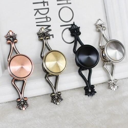 Europe 2Pcs Curtain Hooks Wall Tie Back Tassel Brush Holder Buckle Coat Hat Hook Curtain Accessories Hanging Ball Holdback Decor