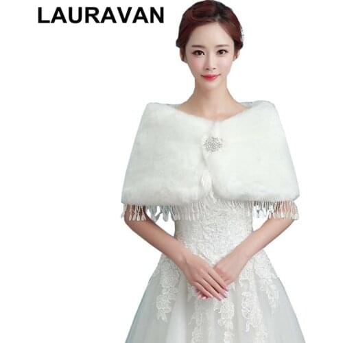 Bolero Outerwear Wedding Accessories Ivory Elegant Brooch Wrap Bride Formal Winter Cape Bride Fur Shawl Wedding Jackets Wrap