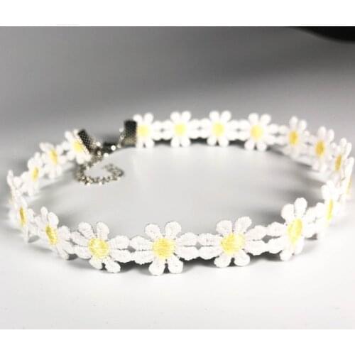 Classic Fashion Daisy Collar Women Lace Collar Party Casual Bohemian Yellow Flower Hippie Necklace White Jewelry