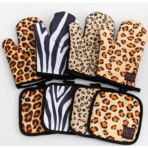 1 Set Kitchen Gloves Insulation Leopard Pattern Pad Cooking Microwave Gloves Baking BBQ Oven Potholders Oven Mitts Potholder Pad