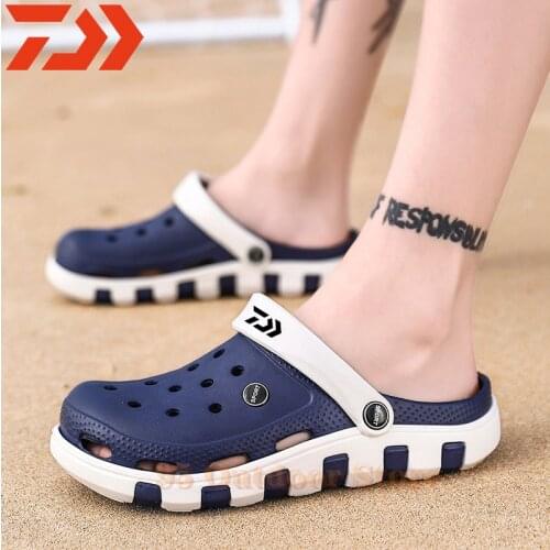 Daiwa Fishing Slippers Summer Fashion Beach Men Dawa Sandals Rubber Flat Breathable Zuecos Hombre Klompen Garden Shoes New 2021