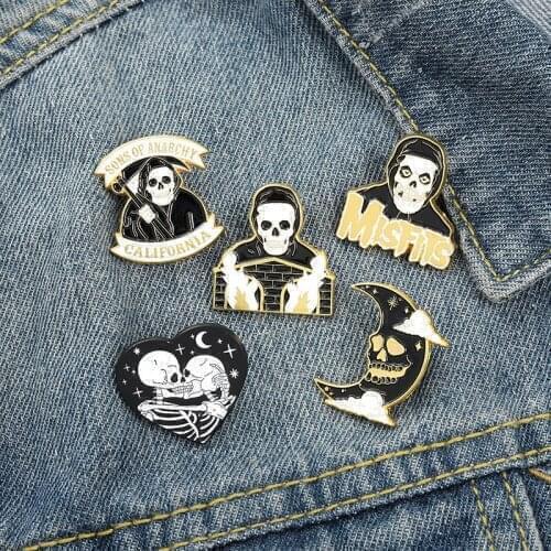 XCMRYSP Punk Skeleton Badge Brooch Moon Star Skull Metal Enamel Lapel Pin Backpack Clothes Fashion Jewelry Gift for Men