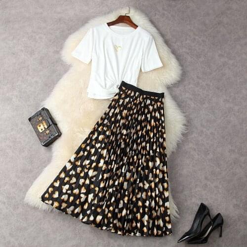 European and American womens wear for summer 2021 Short sleeve T-shirt pleated skirt with heart in print Fashion suits