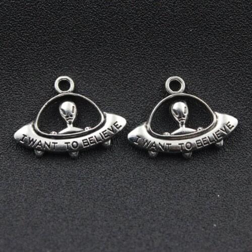 Charm alien in spaceship 23*30mm Antique Silver Color pendant Vintage Silver DIY for Making necklace 20 pcs/lot ZA1499