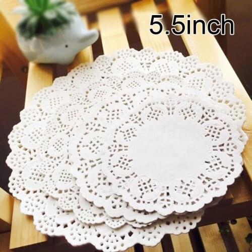 100 Pcs 5.5inch 14cm Eco-Friendly Grease-Proof White Paper Doilies For Party Wedding Christmas Table Decorative Cake Holder