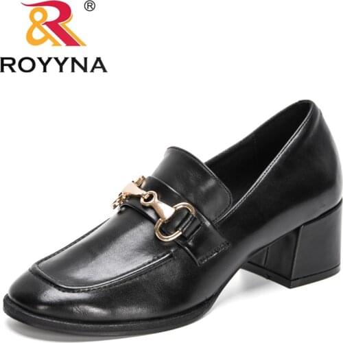 ROYYNA 2021 New Designers Genuine Leather Metal Chain Street Trendy Pumps Women Thick Heel Style Office Wedding Shoes Feminimo
