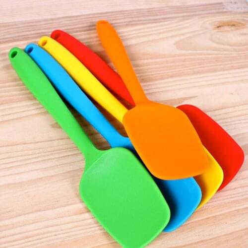 1Pcs Brand New Silicone Baking Spatula Cooking Baking Scraper Cake Cream Butter Spatula Mixing Batter Scraper