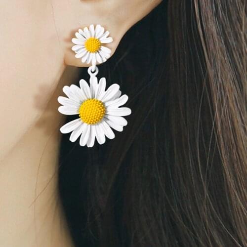 Fashion Sweet Colorful Small Daisy Flowers Earrings for Women Female Shiny Elegant Flower Earring Party Banquet Jewelry Gift