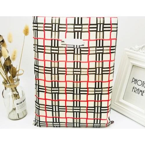Big Size 25x35cm Beige Plastic Clothes Gift Bag Black Red Stripe Lattice Plastic Shopping Bags 50pcs Boutique Packaging Pouches