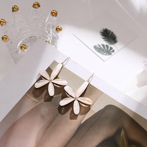 2021 New Tide Classic Temperament Hyperbole Contracted Hoop Trendy Stud Earrings Irregular Ear Hook Jewelry Earrings Gift