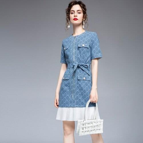 Small dress in the summer of 2021 the new French niche splicing pleated lace-up show thin case grain bull-puncher skirt waist