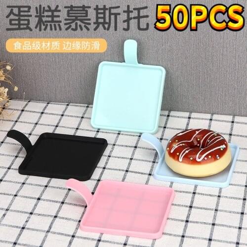 Mousse base 50PCS plastic triangle cake cut pieces Western pastry pad round dessert tray with thick mousse pad baking packaging