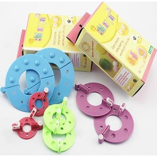 4 Sizes Essential Pom-Pom Pompom Maker Fluff Ball Weaver Hairball Needle Craft Knitting Tool DIY Set Random Color 1 Set