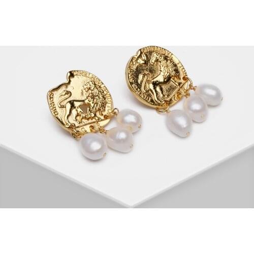 Amorita boutique Small metallic discs with natural pearl drop earrings