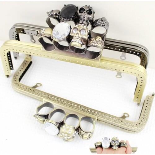 20.5cm Punk Skull Head Decoration finger ring holder Antique bronze Gun Balck kiss clasp Handle DIY Bag Accessories