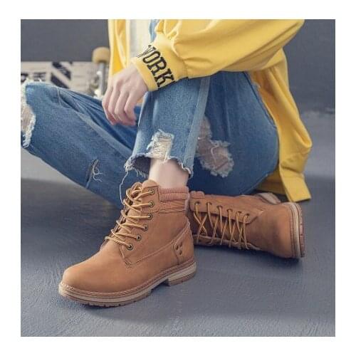 Womens winter ankle Marten boots with thick soled lace-up boots