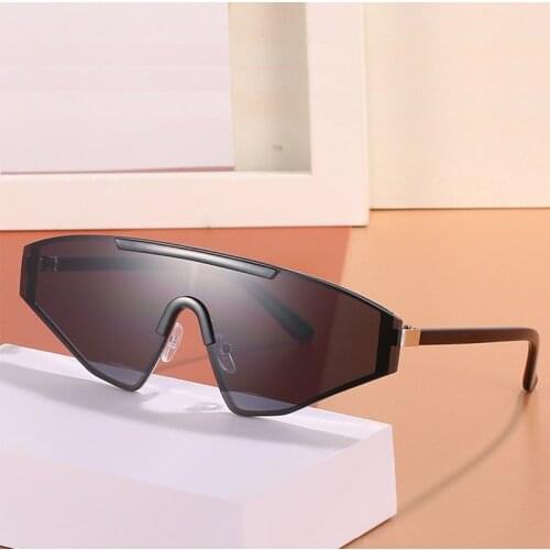 Big Black Shield Type Shades Women One Piece Cat Eye Sunglasses for Women Men Eye Protection oculos de sol feminino 2021 UV400