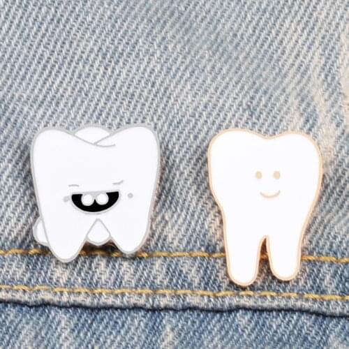 Cute White Tooth Brooches Tooth Pins Funny Smile Pin Dentist Gifts Brooches for Men Women Badges Backpack Bag Hats Accessories