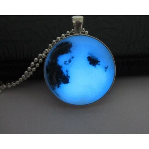 Free Shipping Fashion Nebula Galaxy Space Universe Glow in Dark Magic Bijous Pendant Necklaces