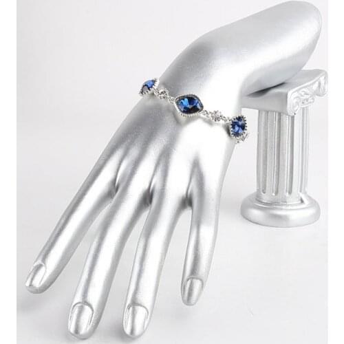 Hand Resin Portrait Model Jewellry Stand Storage Hanging Bracelet Ring Jewelry Display Props Jewelry Counter Display Wholesale