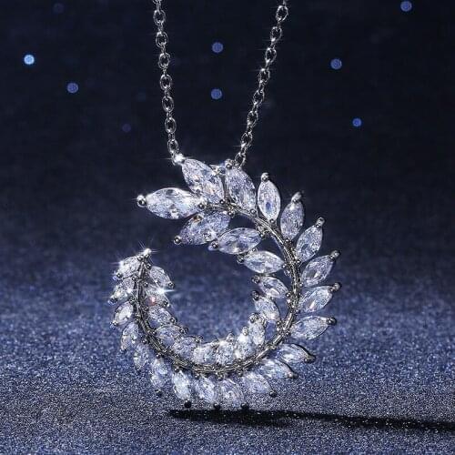 Elegant beauty necklace simple wild fashion micro-inlaid zircon leaf necklace clavicle chain female holiday gift R2