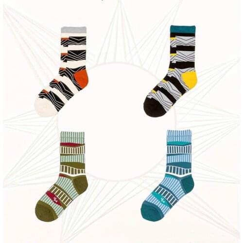 Woman Striped Cotton Crew Sock Skateboard Socks Fashion Design Sweet College Style Hip Hop Street Casual Sock