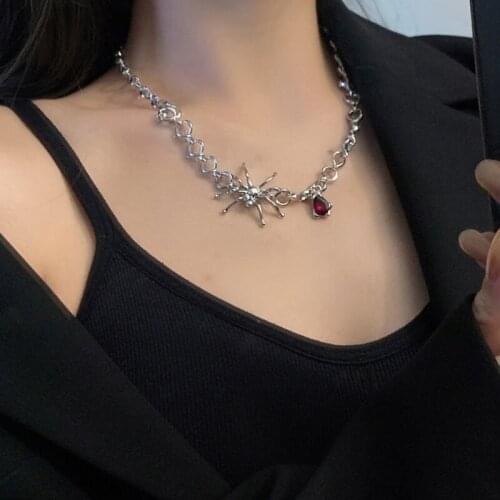 2021 New Design Spider Blood Drop Pendant Twisting Necklaces Light Luxury Clavicle Link Chain Necklace Women Jewelry