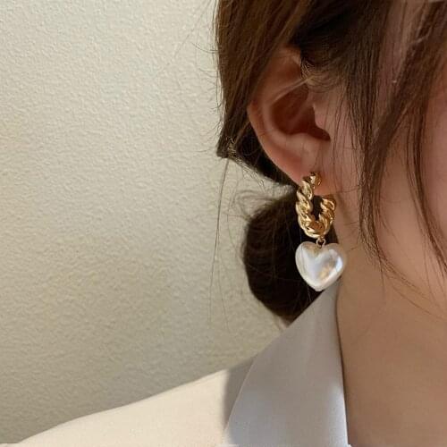 Trendy Korea Style Hoop Earrings New Retro Metal Twist Round Splicing Love Heart-shaped Pearl Pendant Earrings Women