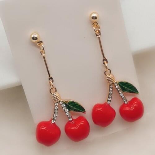 New arrivals dominate fashionable and sophisticated ladies' pendant earrings and cherries. Simple and sweet cherry long earrings