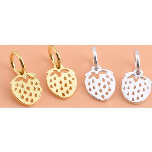 S925 sterling silver gold-plated jewelry accessories, hollowed-out small strawberry pendant handmade DIY beaded material pendant