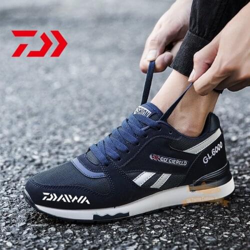 Daiwa Men Fishing Shoes Autumn Winter Comfortable Warm Breathable Sneakers Outdoor Travel Anti-skid Mountaineering Fishing Shoes