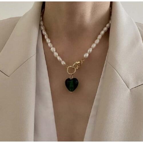 Trendy irregular natural pearl heart pendant choker necklace for women party jewelry