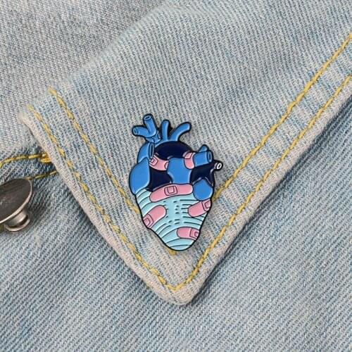 Wounded Heart Enamel Pins Custom Blue Organ Heart Brooches Bag Clothes Lapel Pin Punk Badge Halloween Jewelry Gifts for Friends