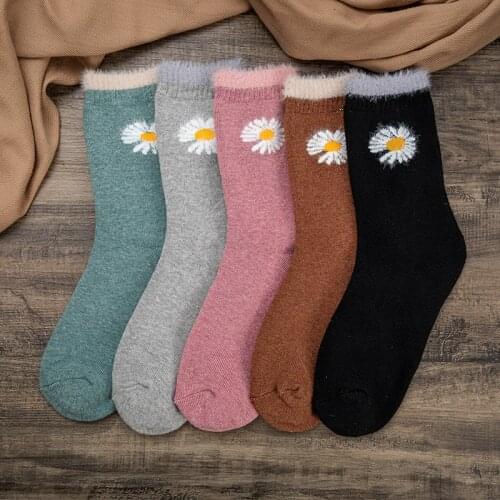 Winter Cotton Womens Socks Warmer Thicken Therma Embroidery Daisy Women Crew Socks Comfortable Autumn Knitted Female Socks