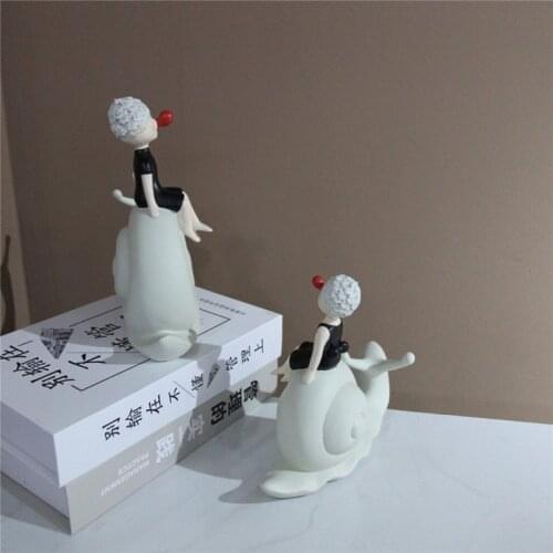 NORDIC SNAIL GIRL ART SCULPTURE DECORATION CUTE ANIMAL GIRL FIGURINES RESIN CRAFTS CREATIVE EUROPEAN HOME DECORATION GIFT R4838