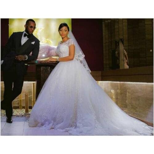 Charming Lace African Bridal Dresses Tulle Chapel Train Ballgown Princess Short Sleeves Wedding Dresses