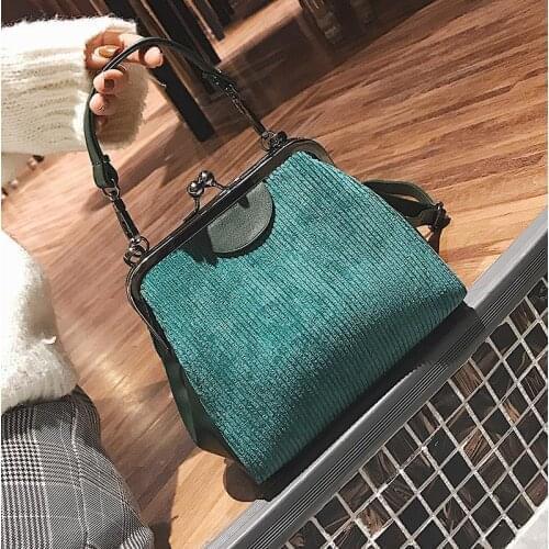 Vintage Velour Clip Shell Handbags Women Designer Shoulder Bags Luxury Crossbody Bag Lady Small Purses Female 2021 Autumn Winter