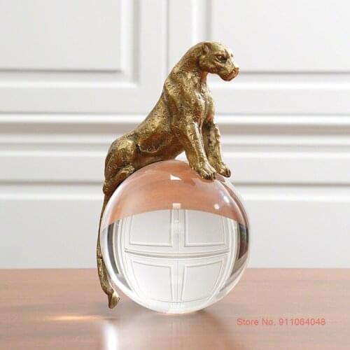 Top K9 Crystal Ball Brass Leopard Ornaments Luxurious Nordic Decor Home Cheetah Animal Statue Miniature Statuette Gift Figurine