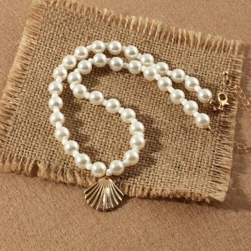 Trendy simple temperament pearl necklace female Japan and South Korea creative scallop pendant clavicle chain sweet accessories