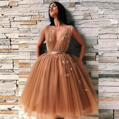 Elegant Homecoming Dress A-Line V-Neck Knee-Length Tulle Short Graduation Dresses With Flowers Sashes