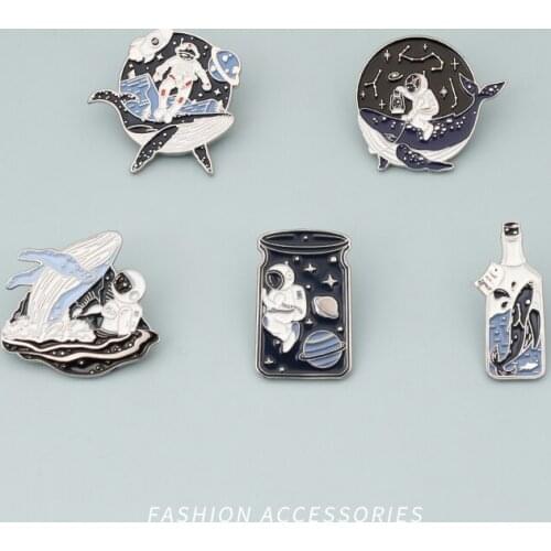 Spaceman Brooch Badge Cartoon Pin Collar Decoration Enamel Metal Brooches Lapel Universe Pins Badges Accessories
