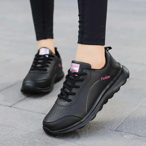 Fashion Breathable Women Sports Vulcanized Shoes Black Soft Insole Nurse Working Shoes Ladies Casual Platform Tennis Sneakers