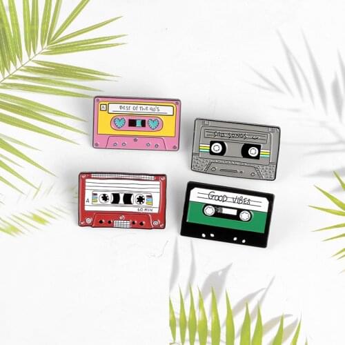 Retro music tape Old-fashioned music band Enamel brooch Collection of 90s nostalgic music Cute badge Denim leather accessories