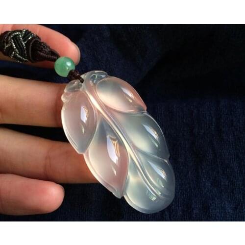 A leaf falls to know the worlds autumn ice seed jade gold Branch Jade Leaf jade pendant lady sweater chain