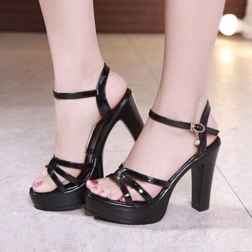 Model cheongsam catwalk high heel sandals 2019 summer new thick with thick platform waterproof fish mouth patent leather female