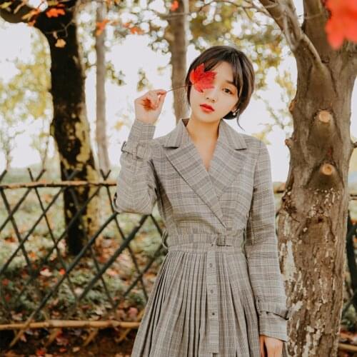 2019 new fashion womens Pleated plaid trench coat retro windbreaker long coat