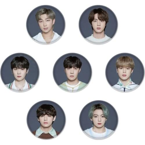7Pcs/lot Kpop 2021 Muster SOWOOZOO Metal Round Badges Jungkook Jimin Suga V Jin Brooch Badge Lapel Pin Brooches Fans Gift