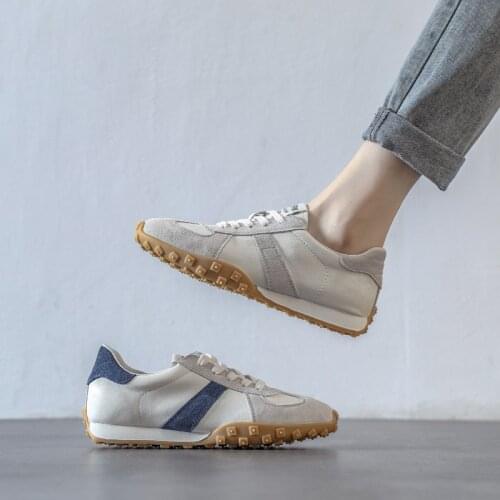 Soft leather white shoes women comfortable casual shoes 2021 new Lace Up flat casual sports shoes women Running shoes summer
