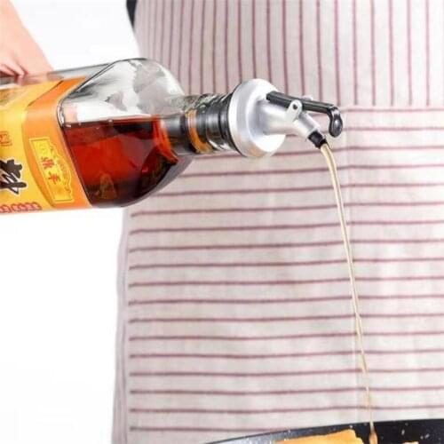 2PCS Olive Oil Sprayer Vinegar Bottles Can Lock Plug Seal Leak-proof Food Grade Plastic Nozzle Sprayer Pourer Liquor Dispenser